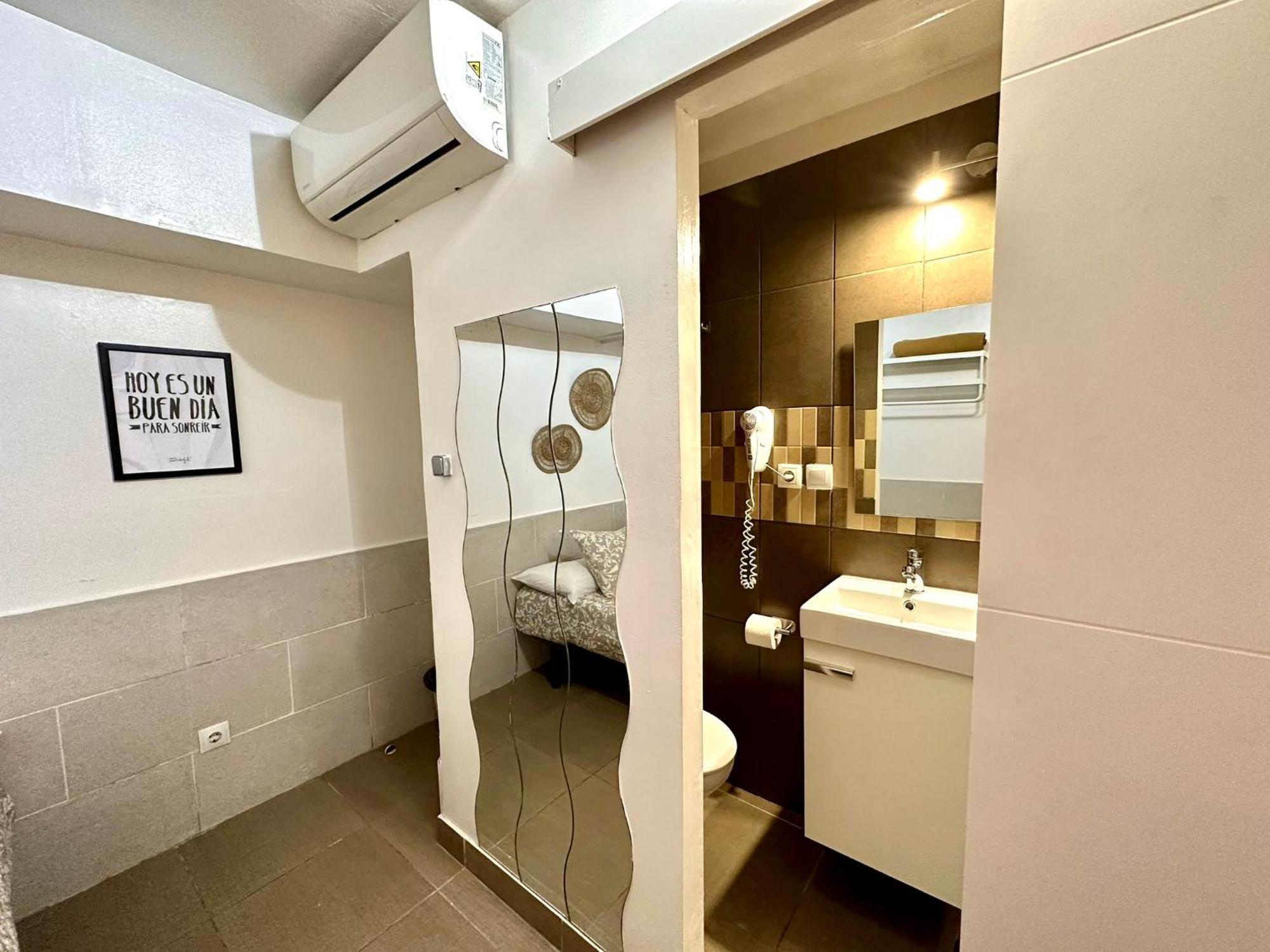 Nice Apartment In Barcelona By Perita Next Metro St T1 Ngoại thất bức ảnh